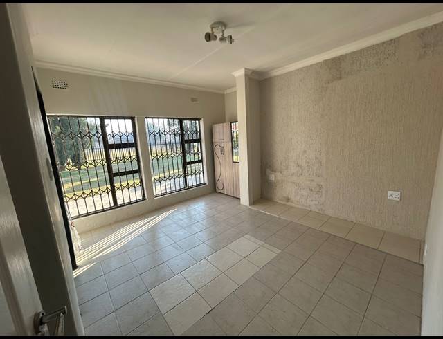 1 BEDROOM FLAT TO LET IN BEDWORTH PARK